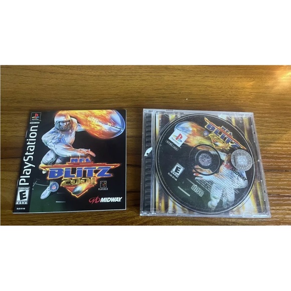 NFL Blitz 2001 Sony PlayStation 1, 2000 PS1 Game w/ Registration Card & Manual - Picture 3 of 6